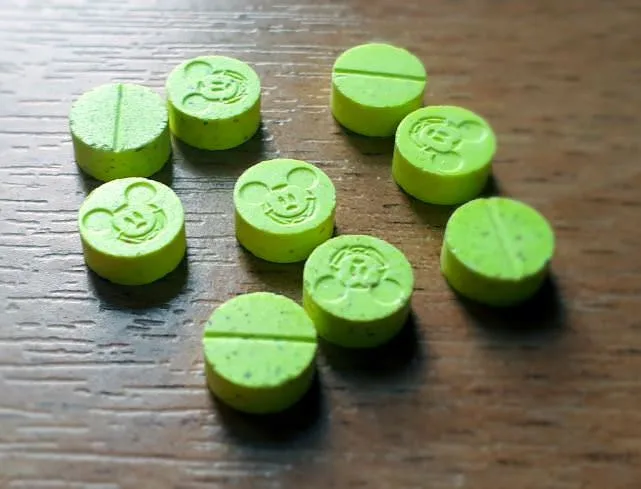Mickey Mouse–shaped 2C-B Hug Drug tablets – 20mg psychedelic pills in bulk 50-count pack